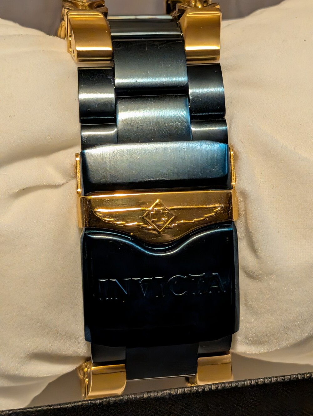 Invicta Reserve Gladiator Model (34439) - Picture 7 of 8